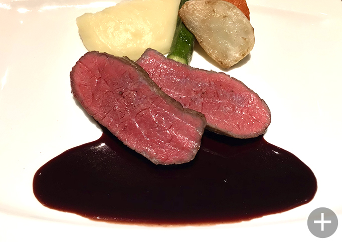 とちぎ和牛内もも肉（A5匠）の炭火焼き 赤ワインソース